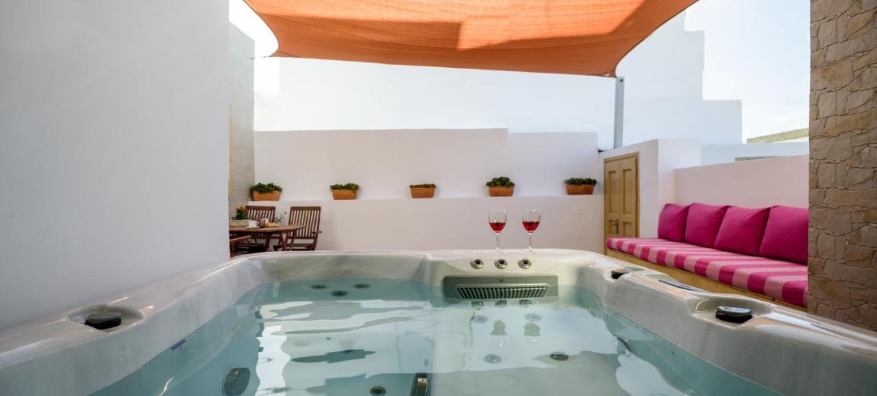 Heart Of Oia - Private House With Jacuzzi Apartment Exterior photo